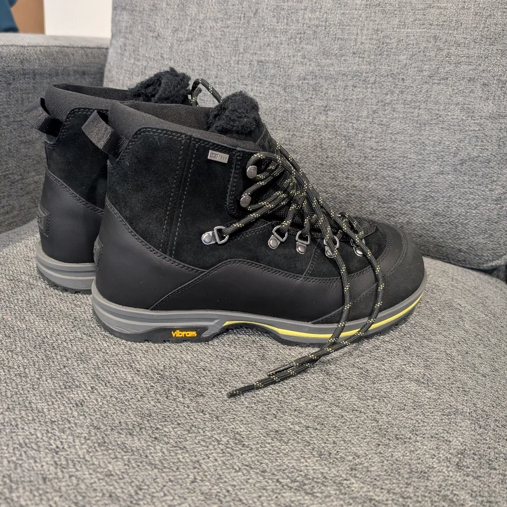 UGG Brecken Lace